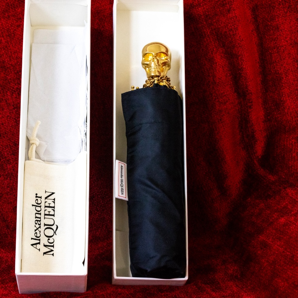 Alexander Mcqueen umbrella, fold skull handle black, new with tags - Picture 3 of 5